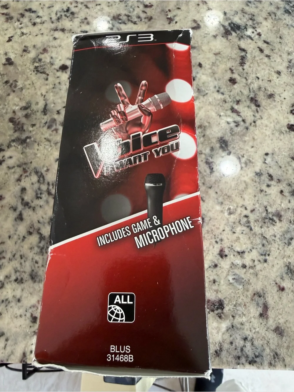 The Voice I want you game and microphone